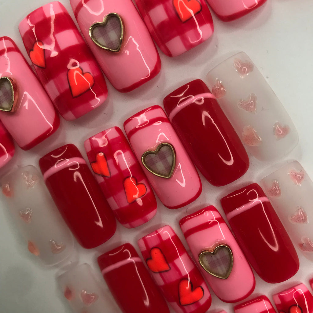 E s c_ LONG SQUARE PRESS-ON NAILS with hearts and gingham detail