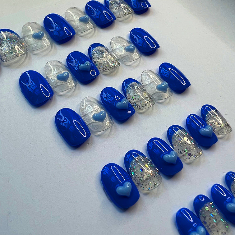 E s c_ SHORT OVAL PRESS-ON NAILS with 3D hearts & glitter detail