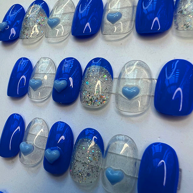 E s c_ SHORT OVAL PRESS-ON NAILS with 3D hearts & glitter detail