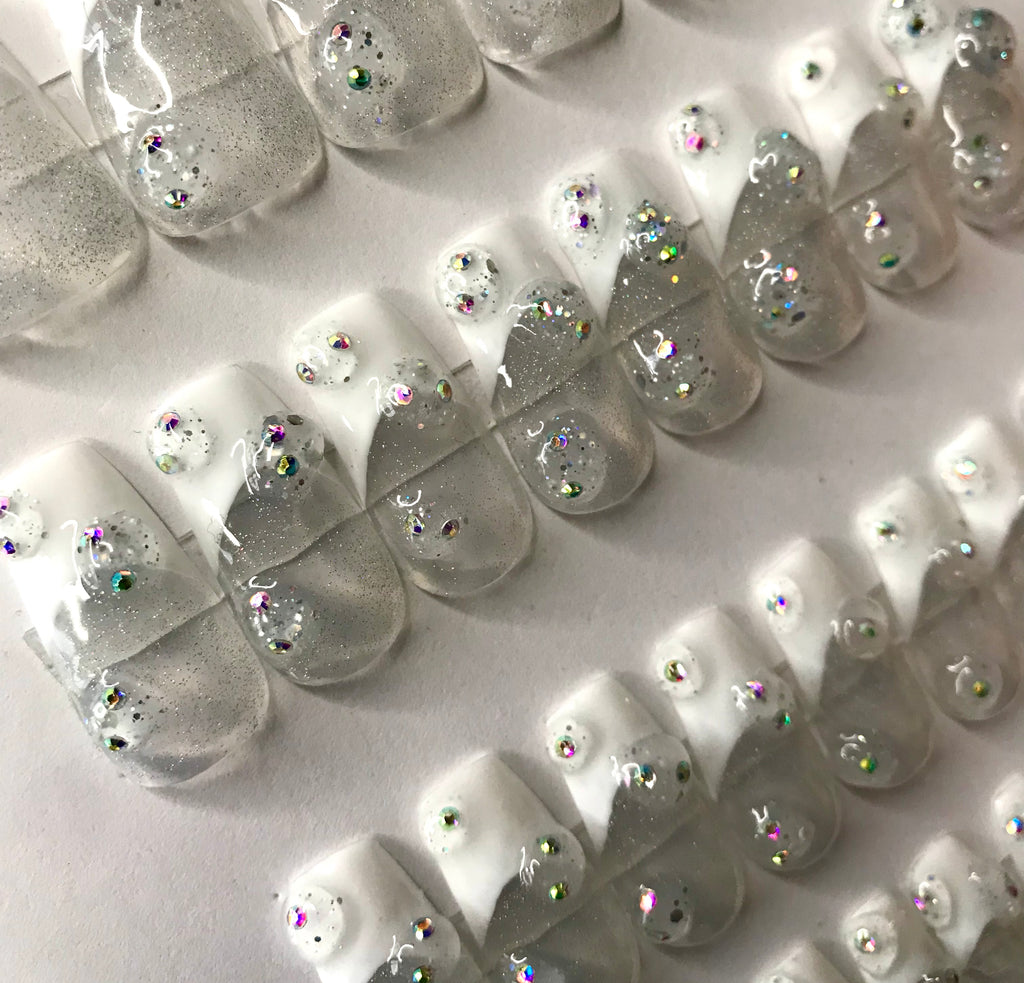 E s c_ MEDIUM COFFIN PRESS-ON NAILS with gem and glitter detail